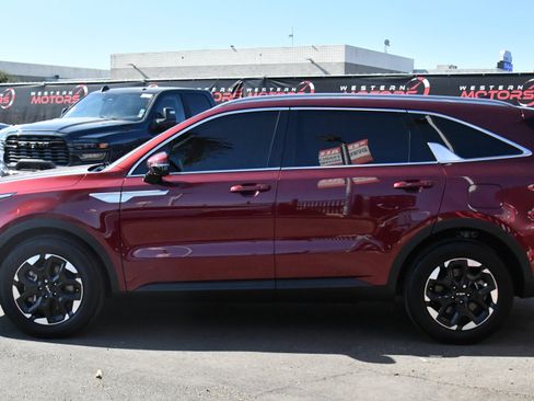 Used 2025 Kia Sorento S w/ Panoramic Sunroof Package FWD image 4