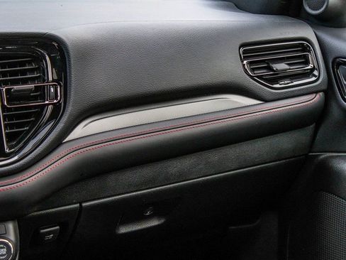 Used 2025 Dodge Durango GT AWD/4WD image 17