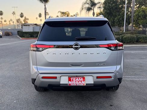 New 2025 Nissan Pathfinder SL image 6