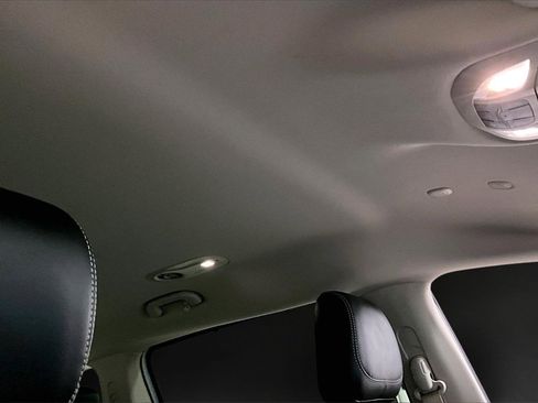 Used 2023 Chrysler Pacifica Touring-L image 28