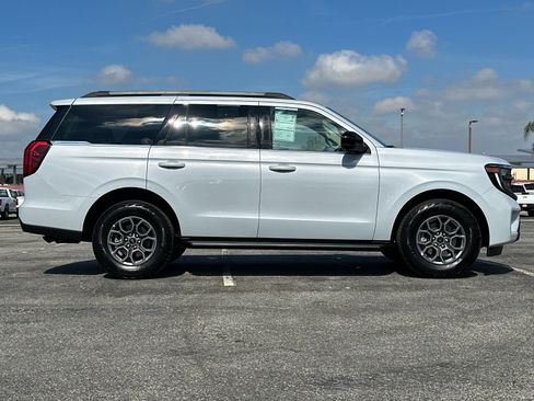 Certified 2025 Ford Expedition Active image 3