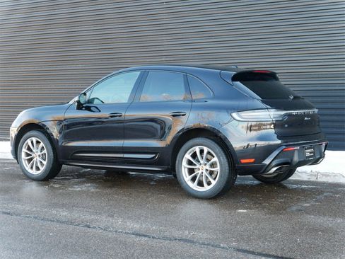 Used 2024 Porsche Macan image 3
