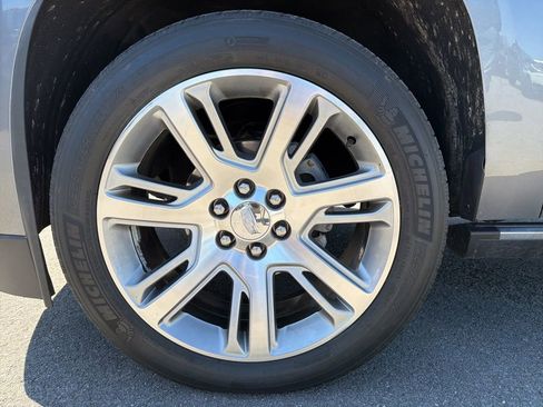 Used 2018 Cadillac Escalade Premium Luxury AWD/4WD image 16