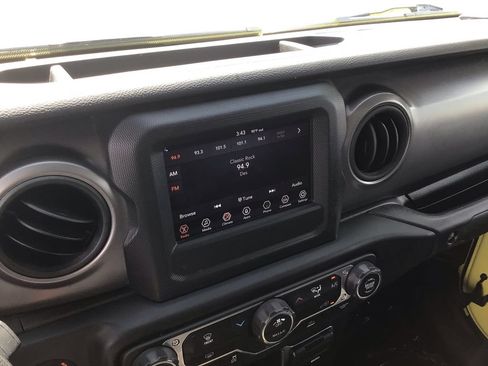Used 2023 Jeep Gladiator Sport AWD/4WD image 14