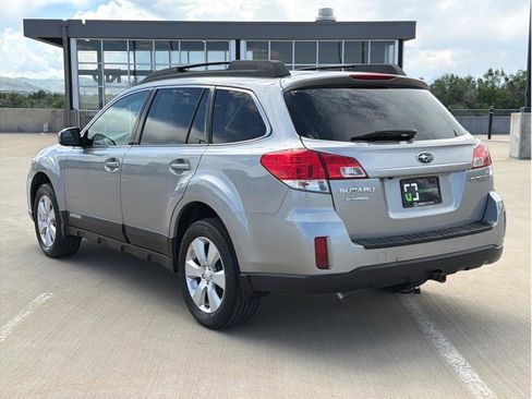 Used 2010 Subaru Outback 2.5i Limited AWD/4WD image 7