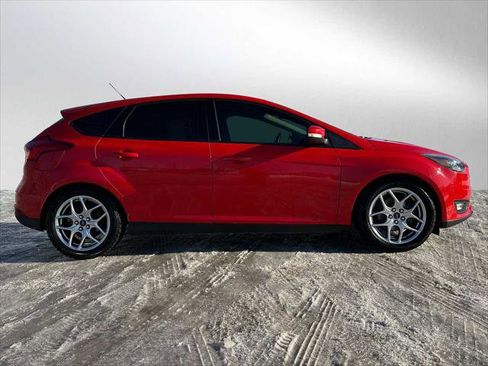 Used 2015 Ford Focus SE w/ Equipment Group 201A image 2