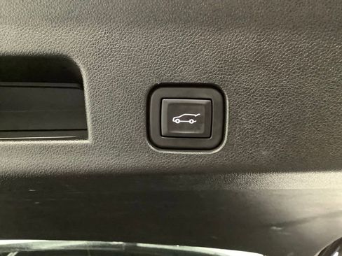 Used 2024 Chevrolet Traverse LT FWD image 19