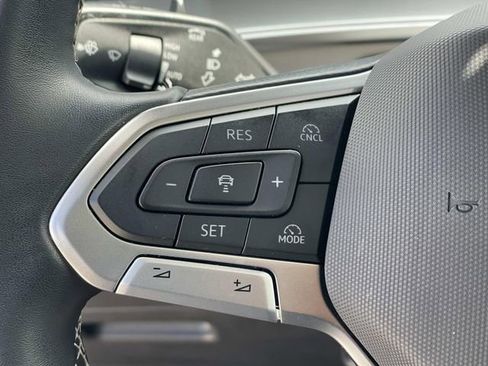 Used 2026 Volkswagen Tiguan SE w/ Panoramic Sunroof Package FWD image 8