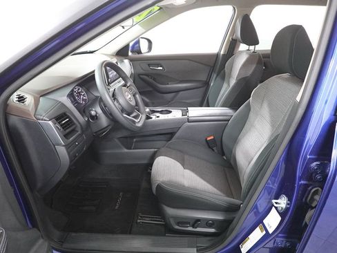 Used 2023 Nissan Rogue SV image 10