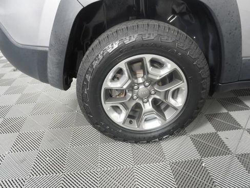 Used 2019 Jeep Cherokee Trailhawk w/ Comfort/Convenience Group AWD/4WD image 14