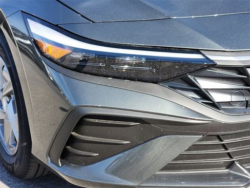 New 2025 Hyundai Elantra SE image 9