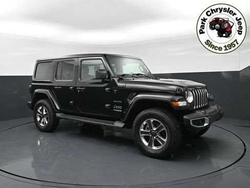 Used 2022 Jeep Wrangler Unlimited Sahara w/ Cold Weather Group AWD/4WD image 1