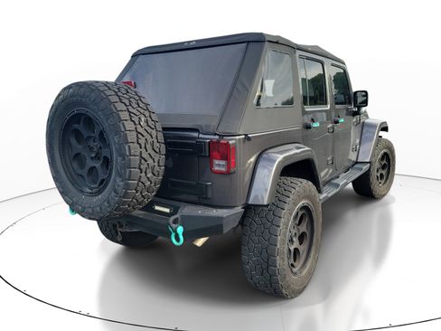 Used 2018 Jeep Wrangler Unlimited Sahara w/ Max Tow Package AWD/4WD image 6