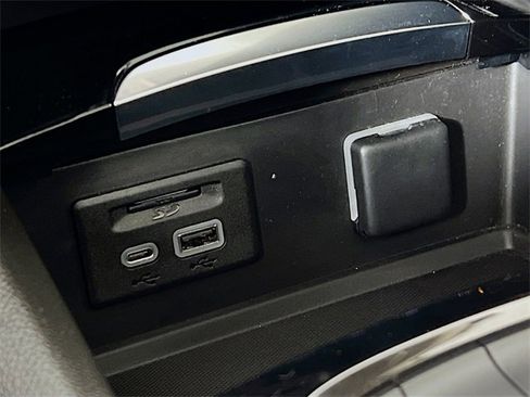 Used 2021 Buick Envision Essence w/ Technology Package I image 21