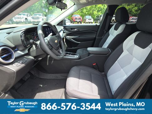 New 2026 Chevrolet Trax LS w/ LS Convenience Package FWD image 15