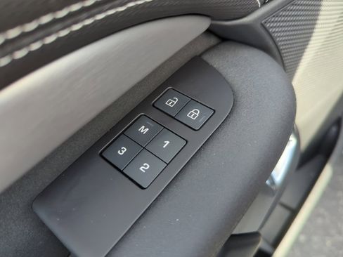 Certified 2024 Land Rover Discovery Dynamic SE image 14