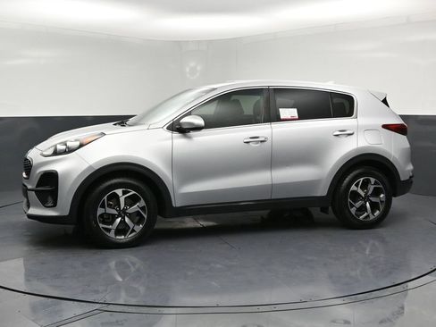 Used 2020 Kia Sportage LX image 2