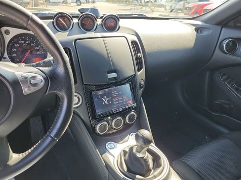 Used 2010 Nissan 370Z Touring w/ Sport Pkg image 18