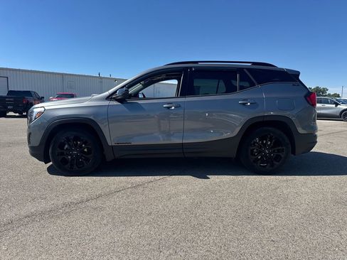 Used 2020 GMC Terrain SLE w/ Driver Convenience Package FWD image 3