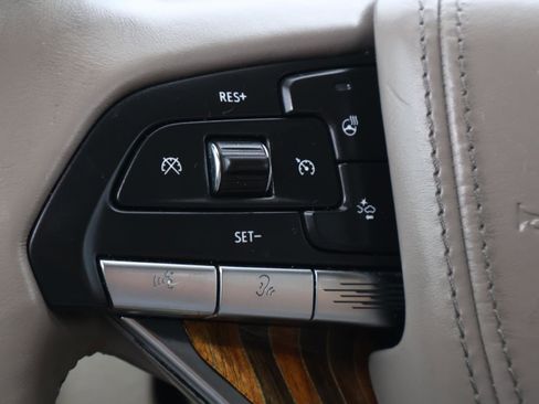 Used 2022 Cadillac Escalade ESV Premium Luxury Platinum RWD image 33