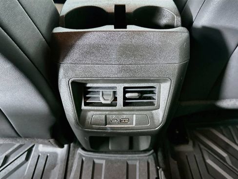 Used 2026 Chevrolet Colorado ZR2 w/ Technology Package AWD/4WD image 22