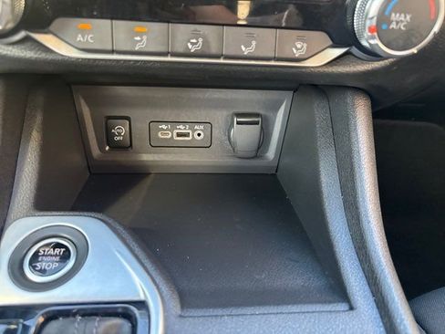 Used 2024 Nissan Sentra SV image 28