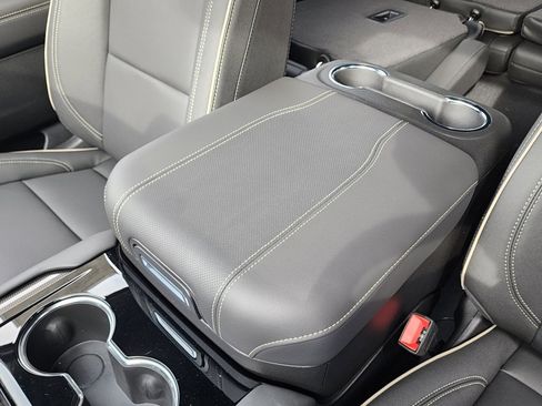 New 2026 GMC Yukon XL Elevation image 33