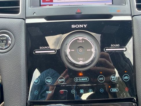 Used 2019 Ford Taurus Limited FWD image 25
