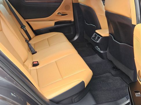 Used 2024 Lexus ES 300h w/ Premium Package FWD image 29