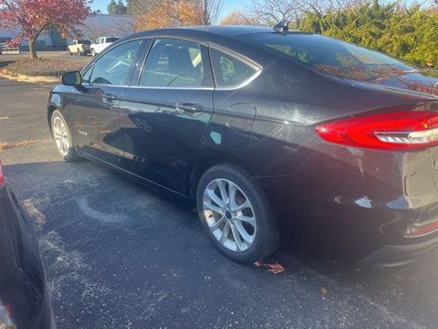 Used 2019 Ford Fusion SE image 4
