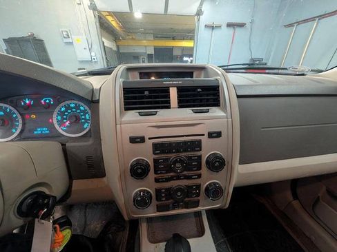 Used 2011 Ford Escape XLT w/ 201A Rapid Spec Order Code AWD/4WD image 35