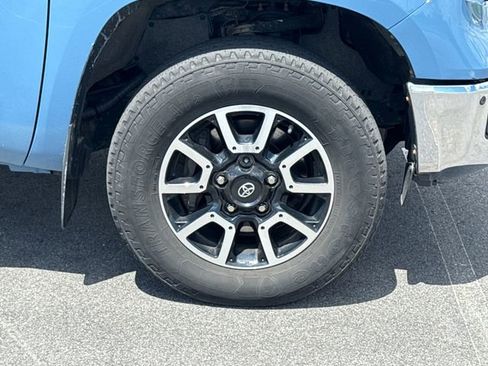 Used 2021 Toyota Tundra Limited w/ Limited Premium Package AWD/4WD image 20