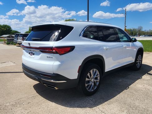Used 2025 Buick Enclave Preferred AWD/4WD image 5