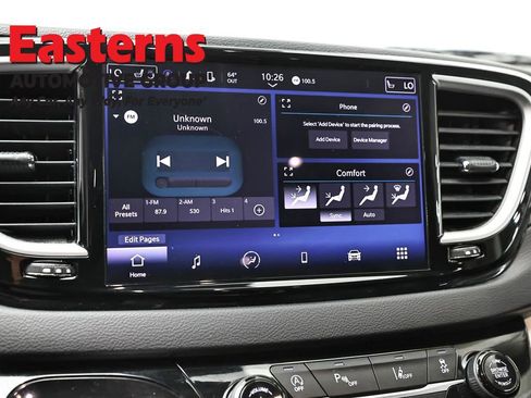 Used 2023 Chrysler Pacifica Touring-L FWD image 19