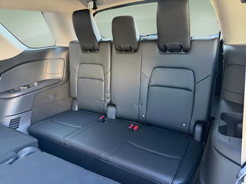 New 2026 Nissan Pathfinder Platinum image 13