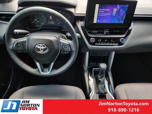 Used 2024 Toyota Corolla Cross AWD Hybrid image 28