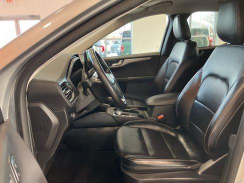 Used 2024 Ford Escape Platinum image 10