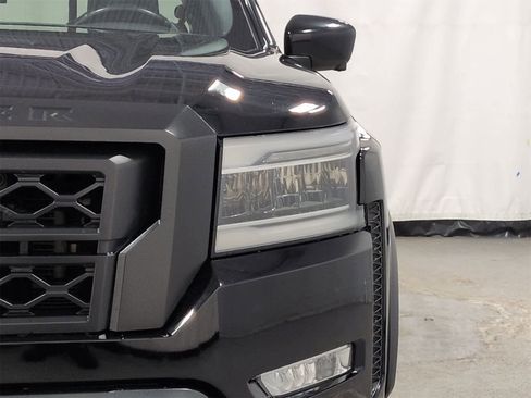 Used 2022 Nissan Frontier PRO-4X w/ Pro-4X Premium Package image 11