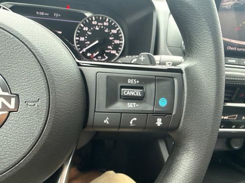 Used 2022 Nissan Rogue SV image 31