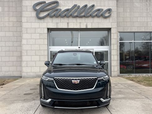 Used 2025 Cadillac XT6 Premium Luxury image 13