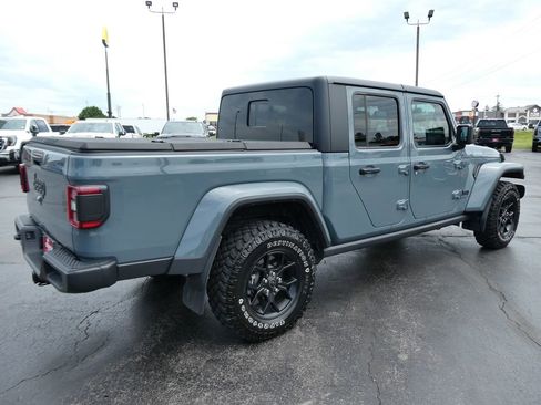 Used 2024 Jeep Gladiator Sport AWD/4WD image 5