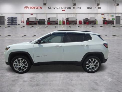 Used 2023 Jeep Compass Latitude AWD/4WD image 9