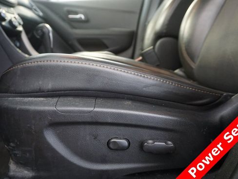 Used 2019 Chevrolet Trax LT w/ LT Convenience Package image 6