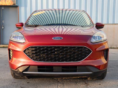 Used 2020 Ford Escape SE image 3