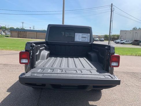 New 2025 Jeep Gladiator Sport image 27