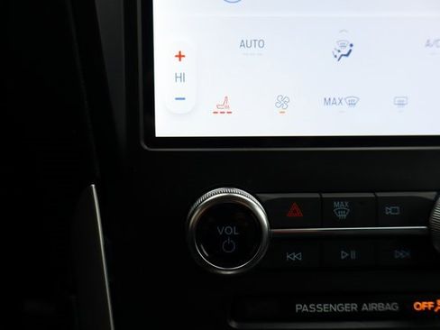 Used 2024 Ford Edge SEL image 8