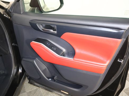 Used 2021 Toyota Highlander XSE image 42