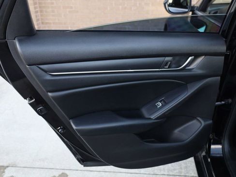 Used 2018 Honda Accord LX image 18