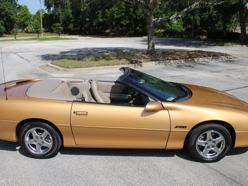 Used 1998 Chevrolet Camaro Z28 RWD image 19