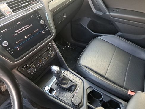 Used 2018 Volkswagen Tiguan SE w/ Panoramic Sunroof Package AWD/4WD image 23